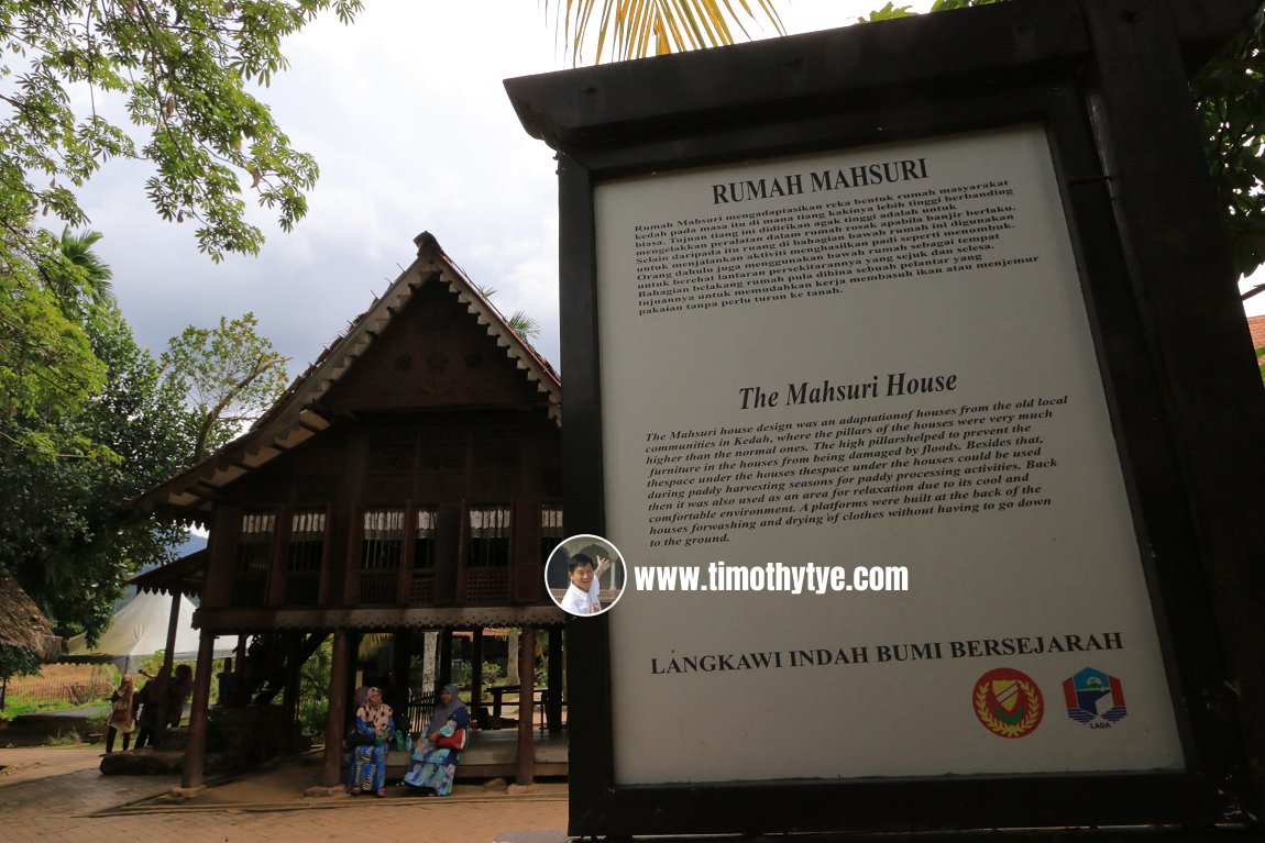 Rumah Mahsuri, traditional house at Makam Mahsuri