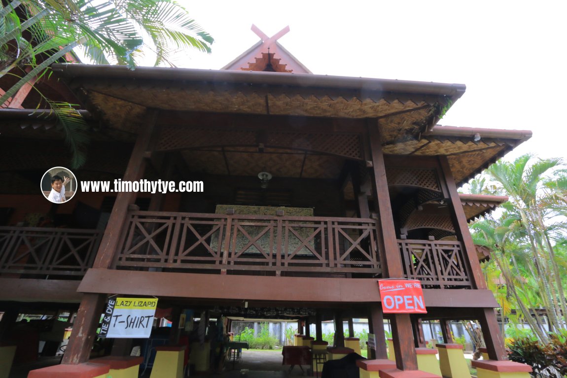 Rumah Penghulu at Makam Mahsuri