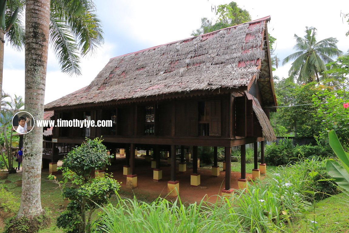 Teratak Sri Menong, traditional house at Makam Mahsuri