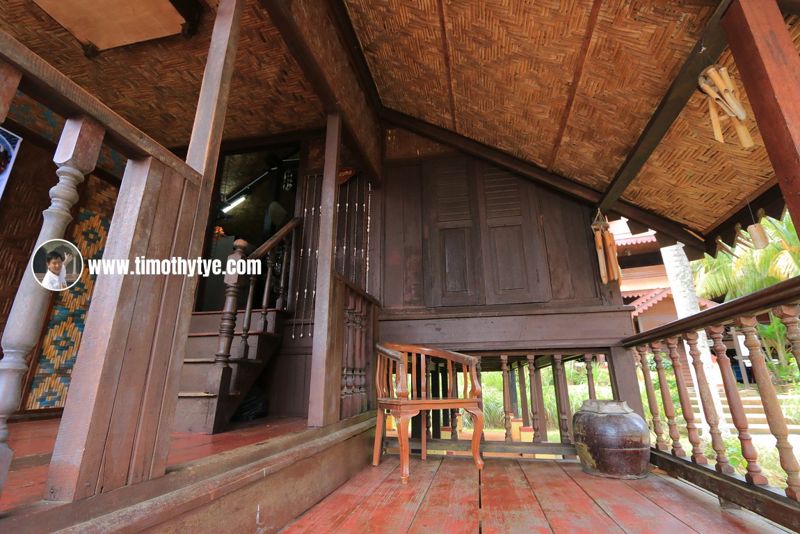 Teratak Sri Menong, traditional house at Makam Mahsuri