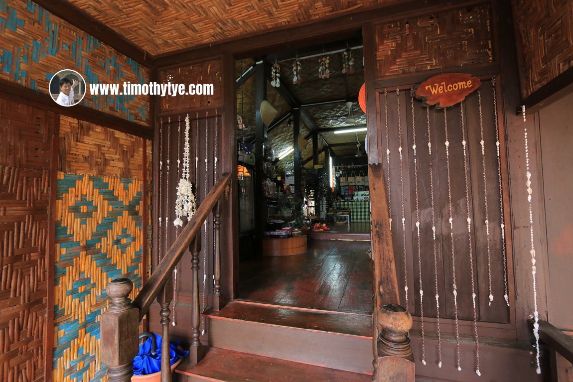 Teratak Sri Menong, traditional house at Makam Mahsuri