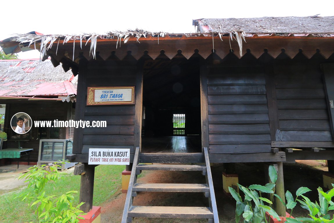 Teratak Sri Tama, traditional house at Makam Mahsuri