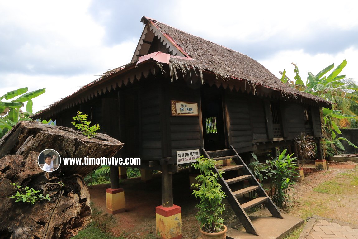 Teratak Sri Tama, traditional house at Makam Mahsuri