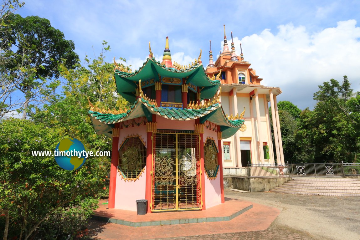 Lady Phosop Pagoda, Wat Uttamaram
