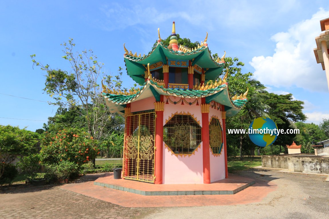 Lady Phosop Pagoda, Wat Uttamaram