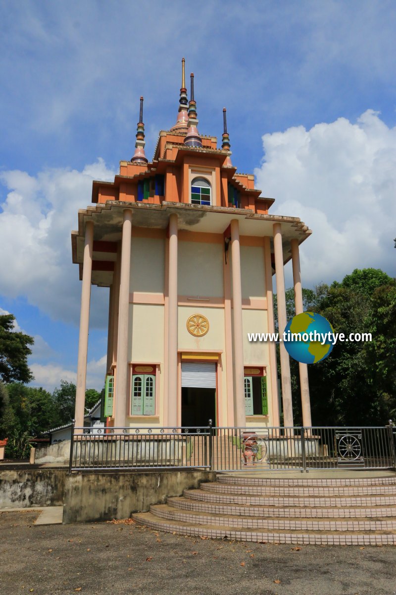 Phra Vicaranayanmuni's Stupa, Wat Uttamaram