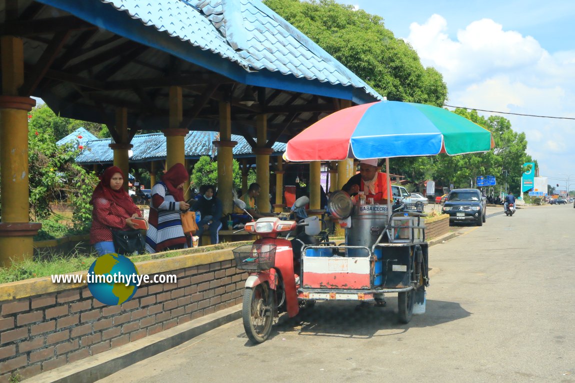 Ice cream man in Rantau Panjang