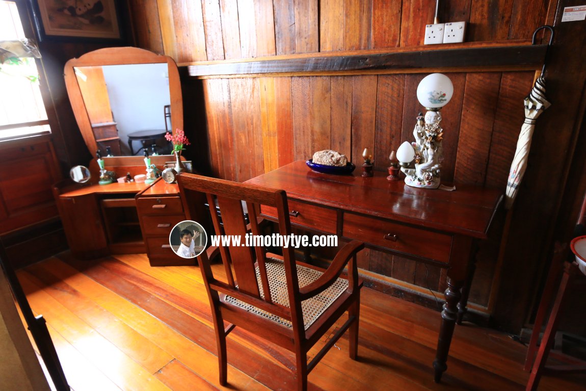 Writing desk and dressing table