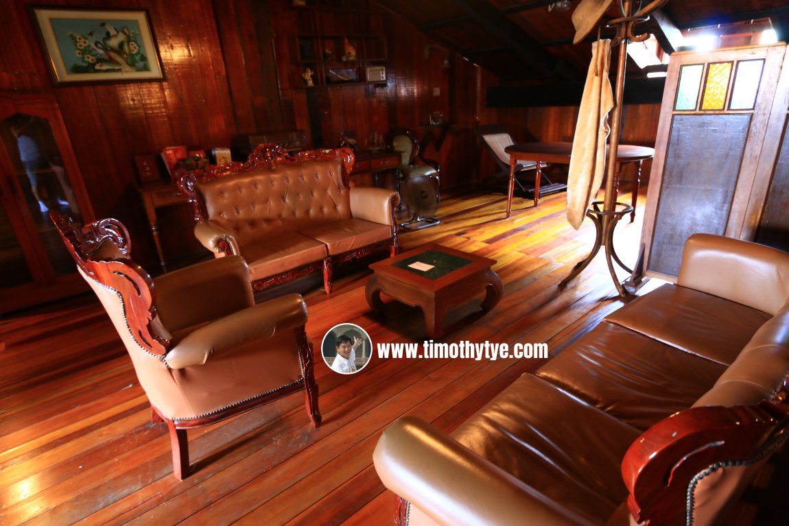 Upstairs sitting area