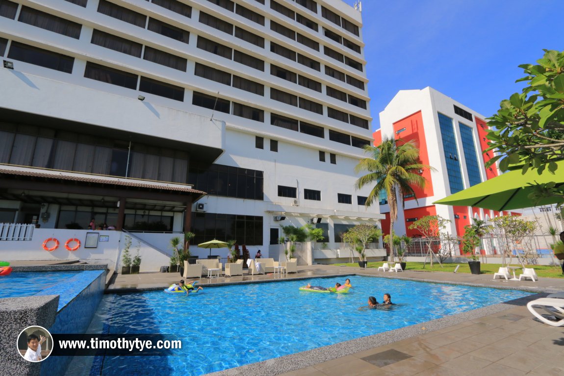 The Swimming Pool at Impiana Hotel Ipoh