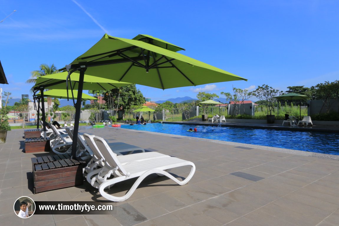 The Swimming Pool at Impiana Hotel Ipoh