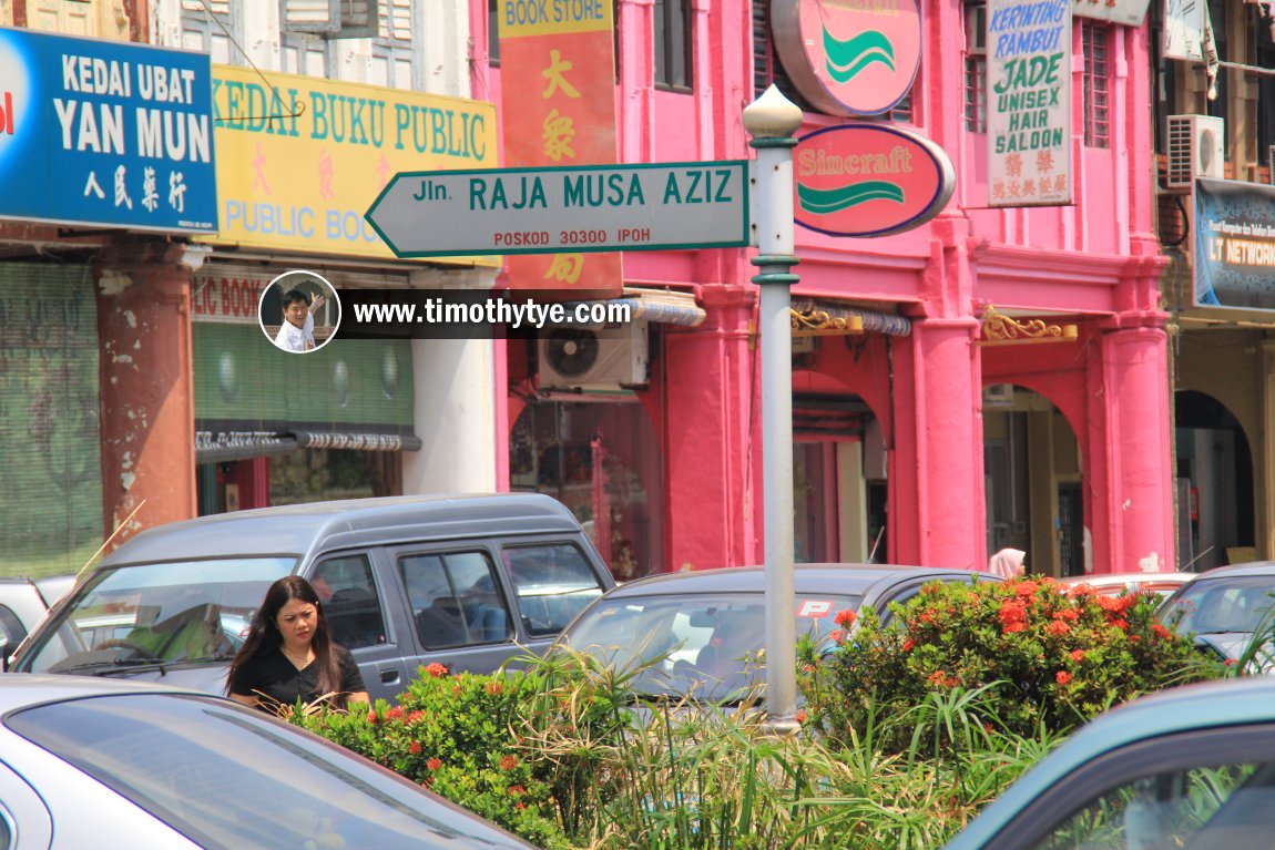 Jalan Raja Musa Aziz road sign