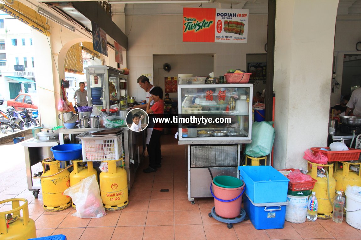 Kedai Makanan Loke Wooi Kee on Jalan Raja Musa Aziz, Ipoh