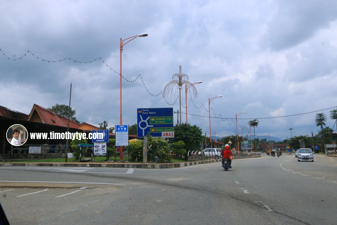 Junction of Jalan Lau Thin Seong in Pengkalan Hulu