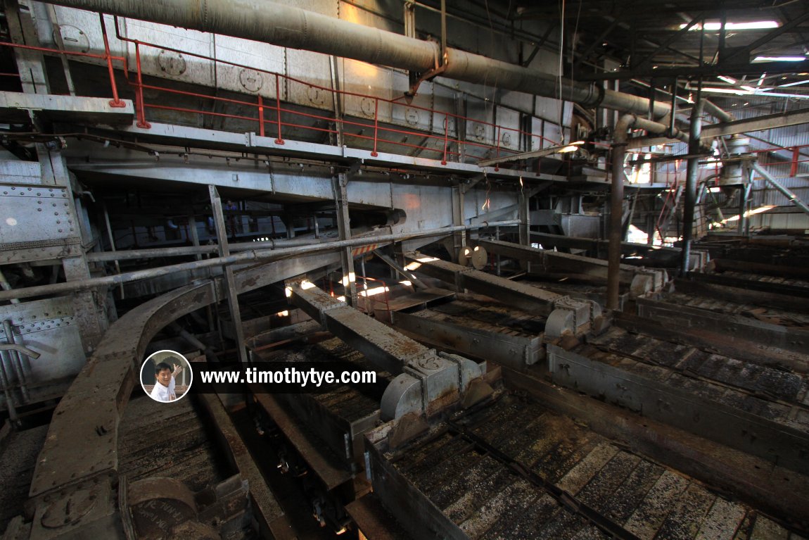 The filtering jigs sieving the tailings