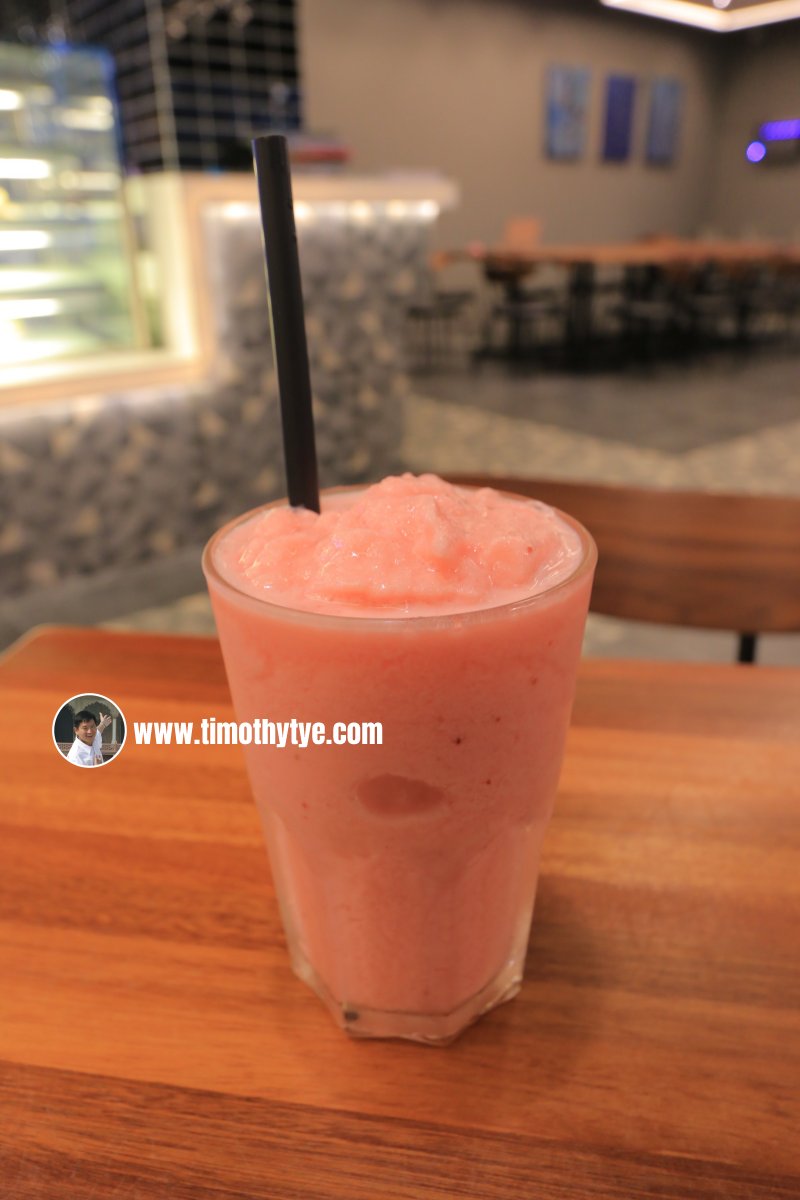 Strawberry Smoothie @ More by Arang Coffee
