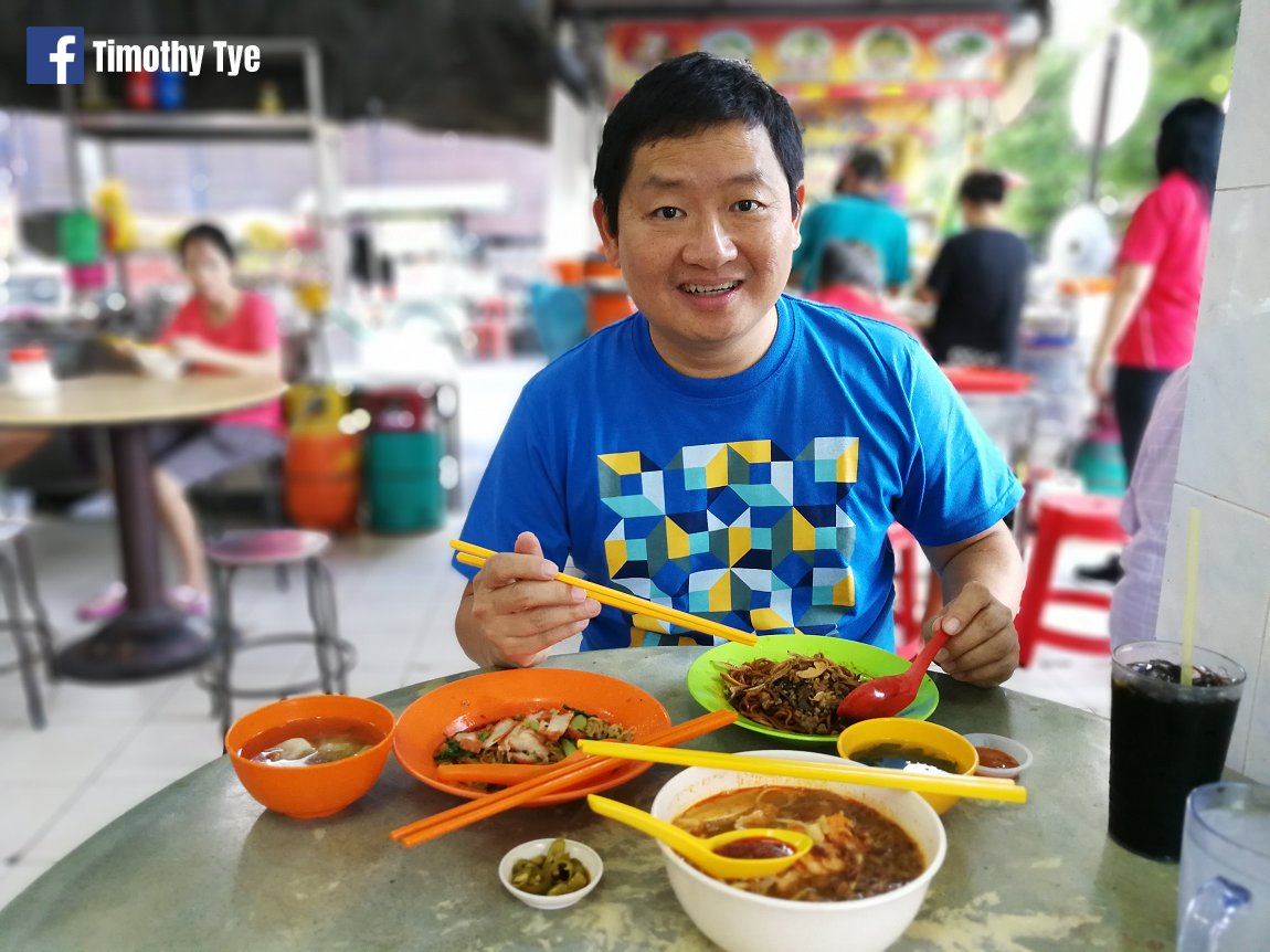 Having breakfast at Nam Seng Cafe