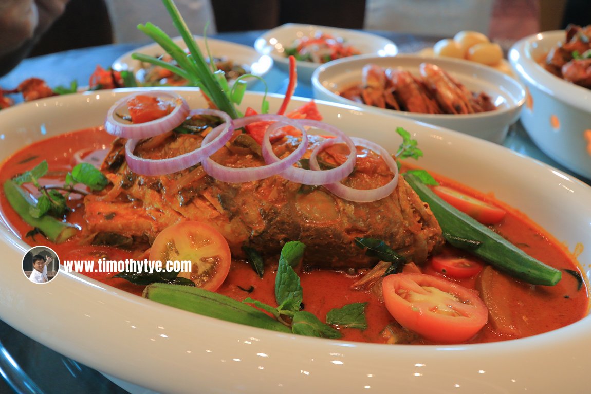 The Light Hotel's Fish Head Curry Set