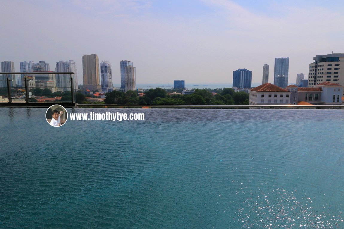 The infinity pool at Tropicana 218 Macalister