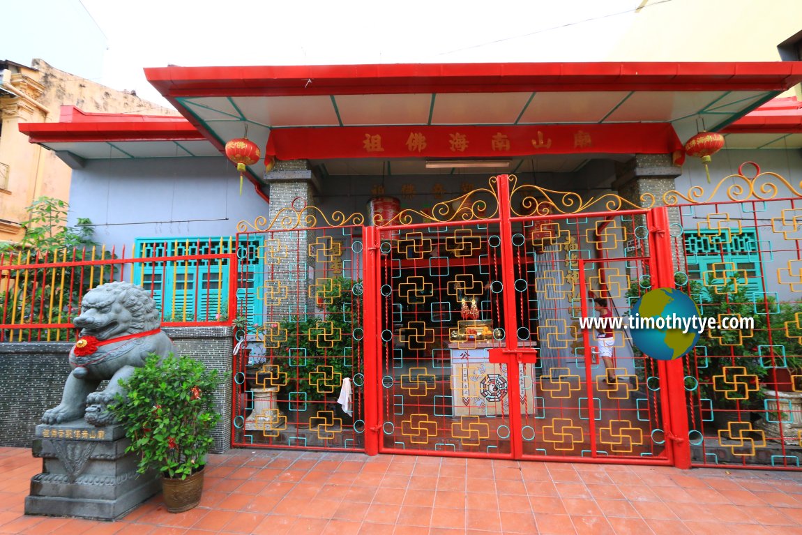 Beo Sua Nam Hai Hood Chor Temple, Singapore