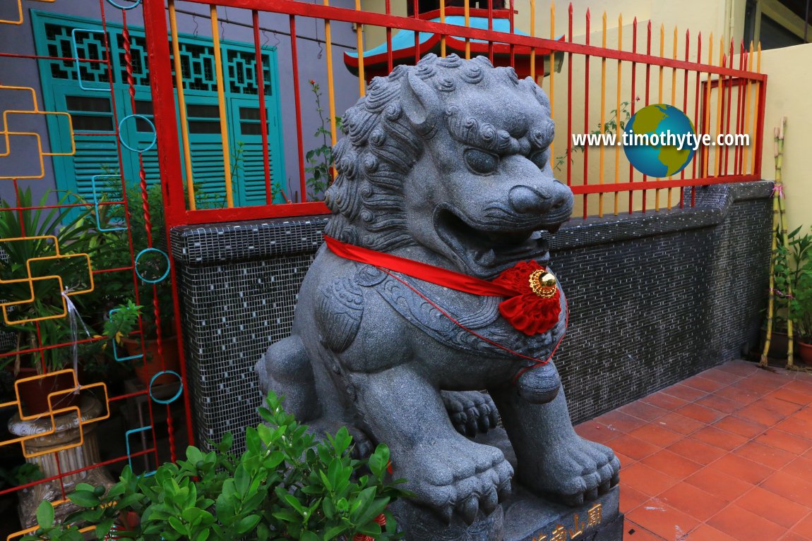 Beo Sua Nam Hai Hood Chor Temple, Singapore