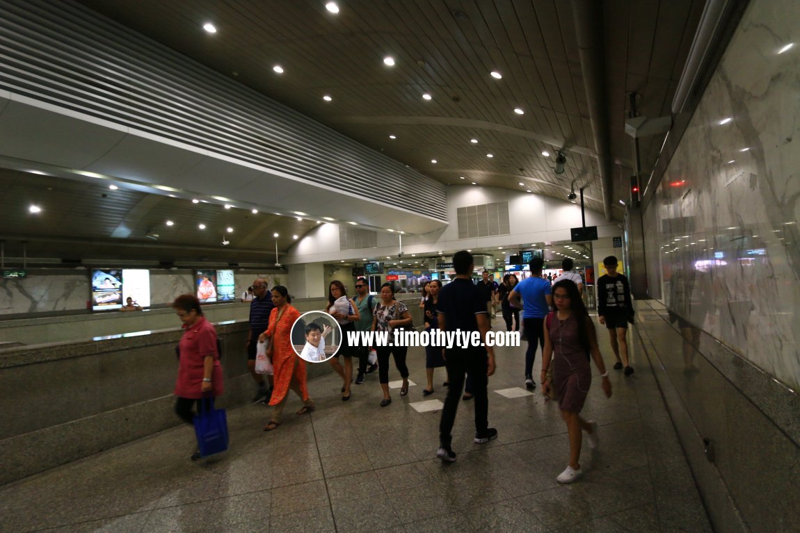 Turnstile level at Bugis MRT Station