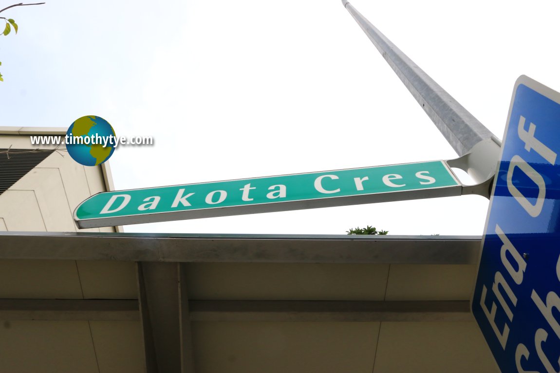 Dakota Crescent road sign