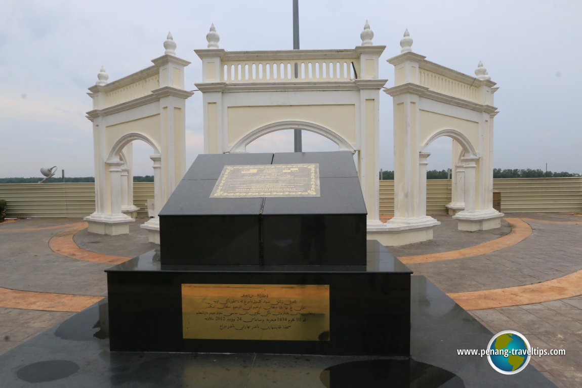 Dataran Tanjung Emas, Muar