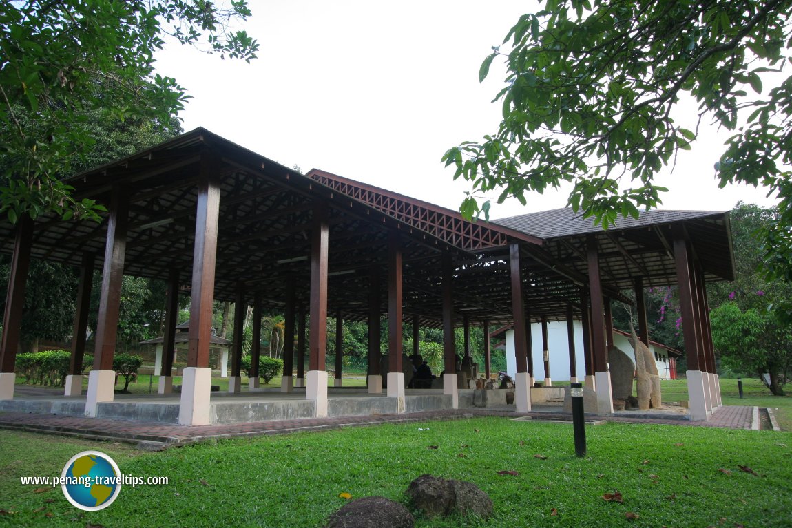 Pengkalan Kempas Megaliths, Linggi, Negeri Sembilan