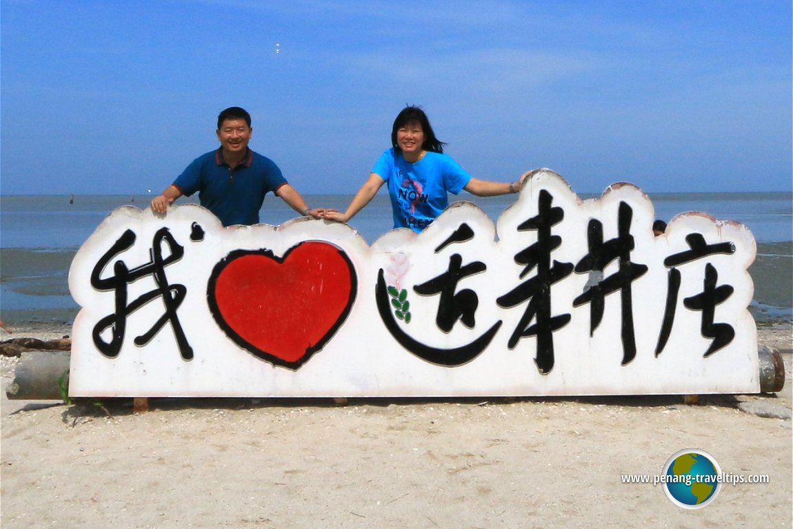 Timothy Tye and Goh Chooi Yoke at Redang Beach, Sekinchan