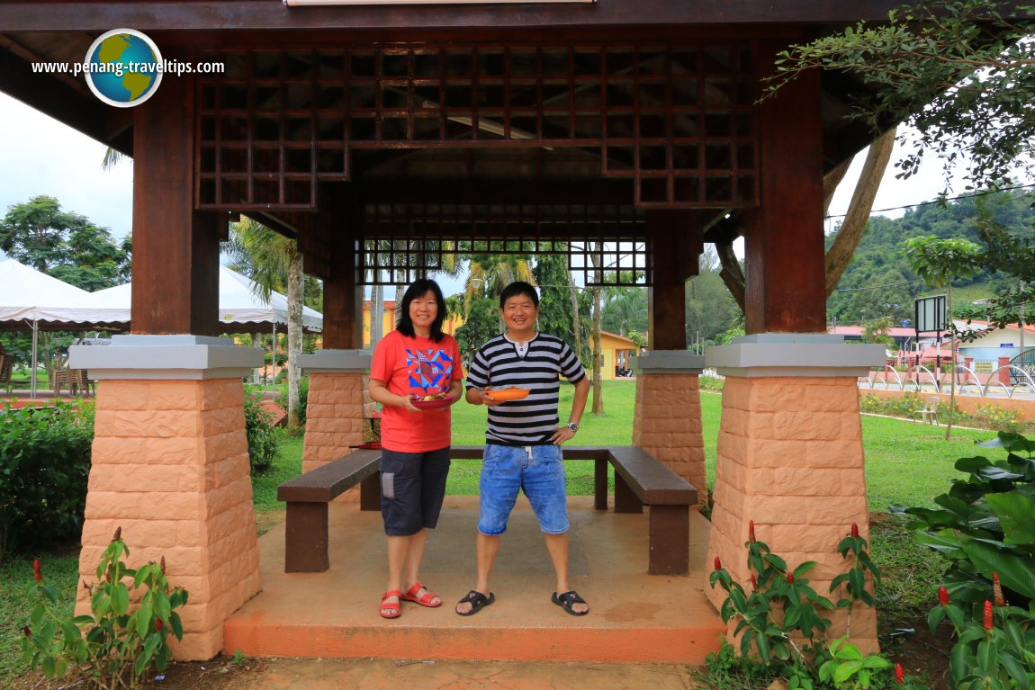 Lunch at Taman Tasik Takung, Pengkalan Hulu