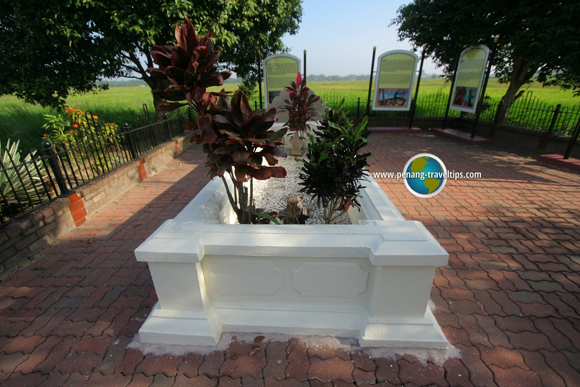 Front view of Tun Teja's grave