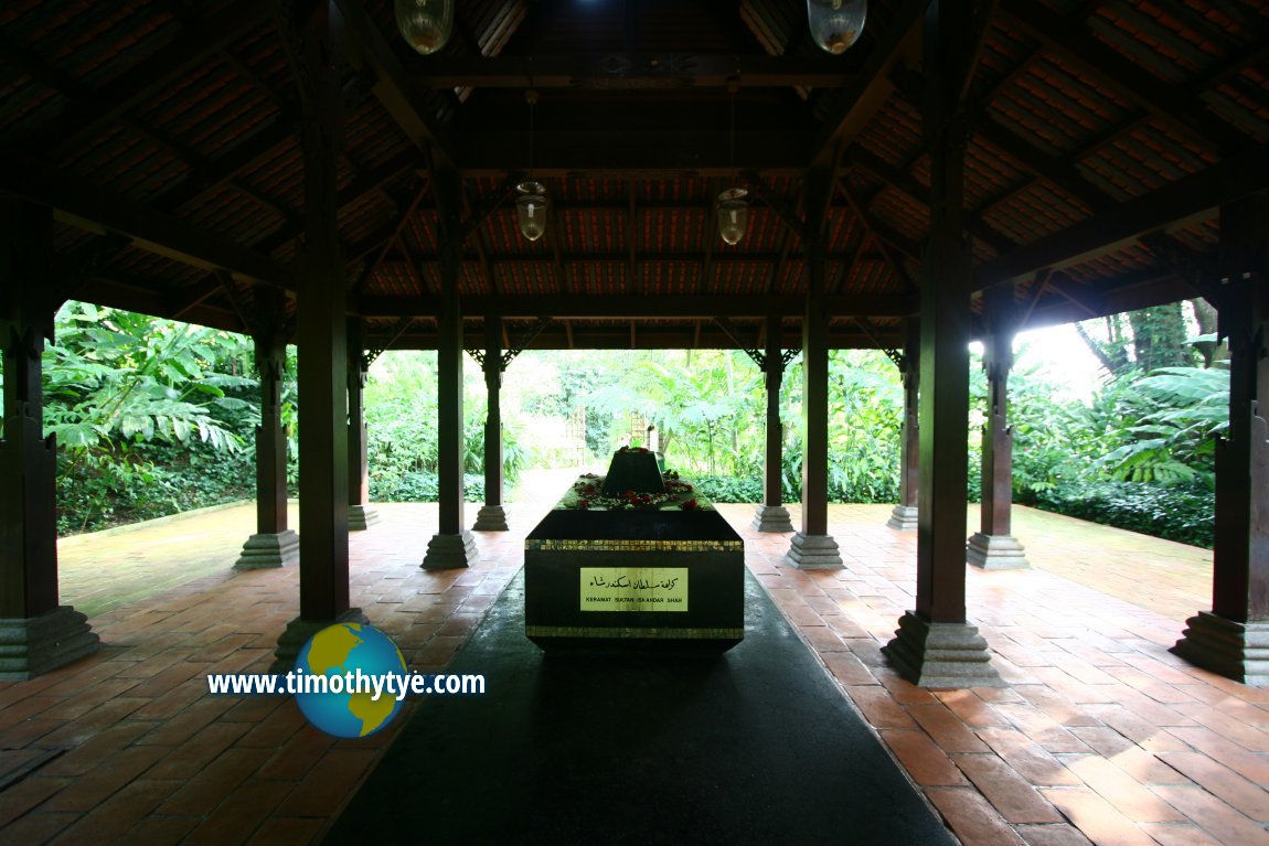 Keramat Iskandar Syah, Singapore