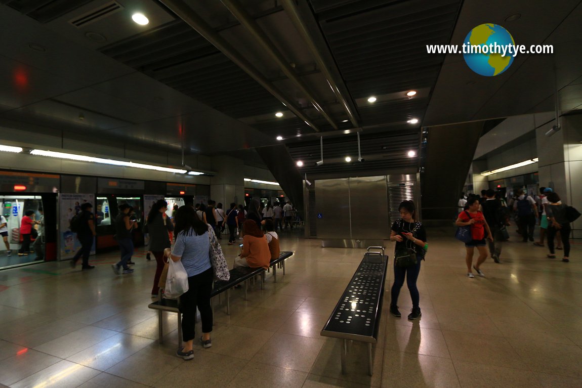 Serangoon MRT Station, Singapore