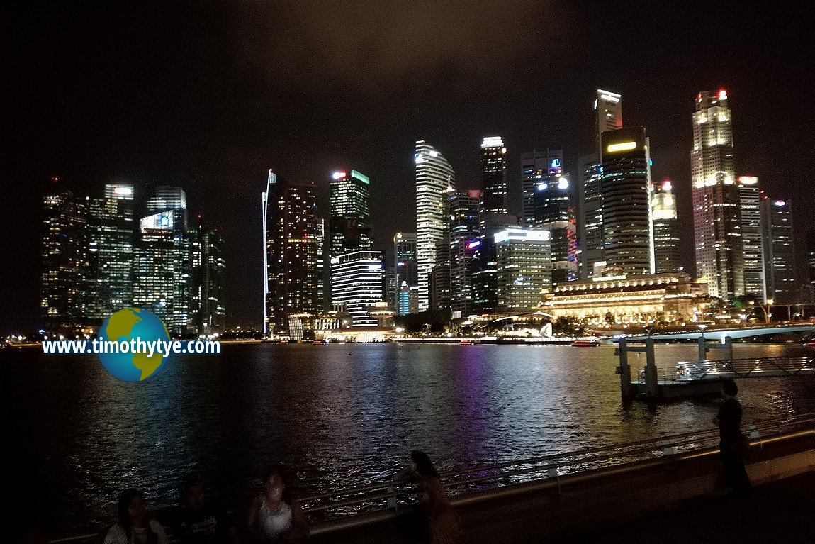 Singapore skyline from Makansutra Gluttons Bay