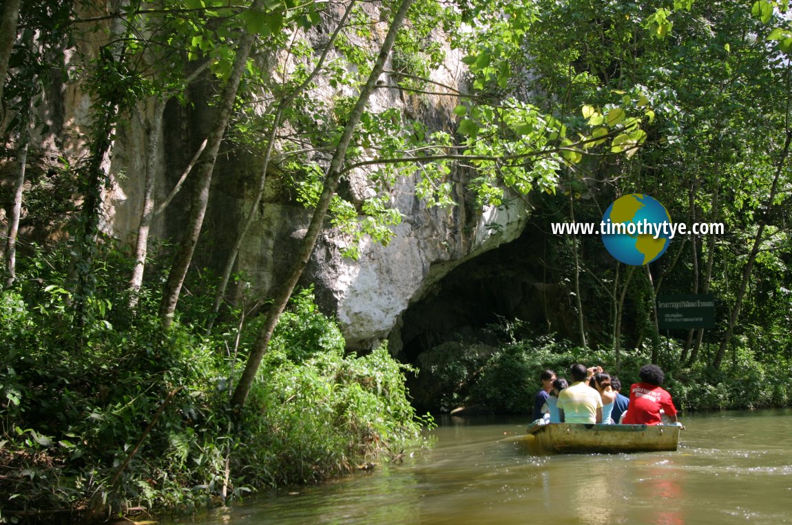 Entering Le Khaokob Cave