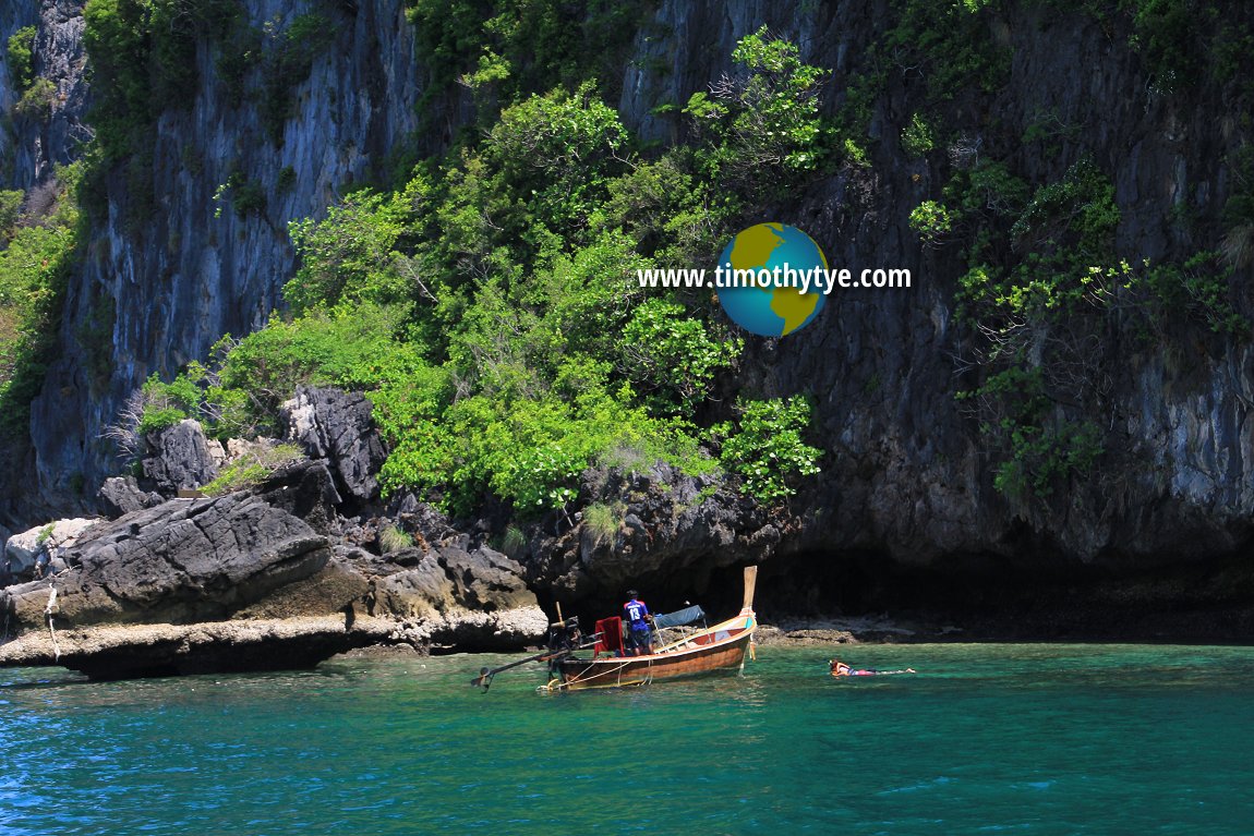 Fishing boat off Ko Waen