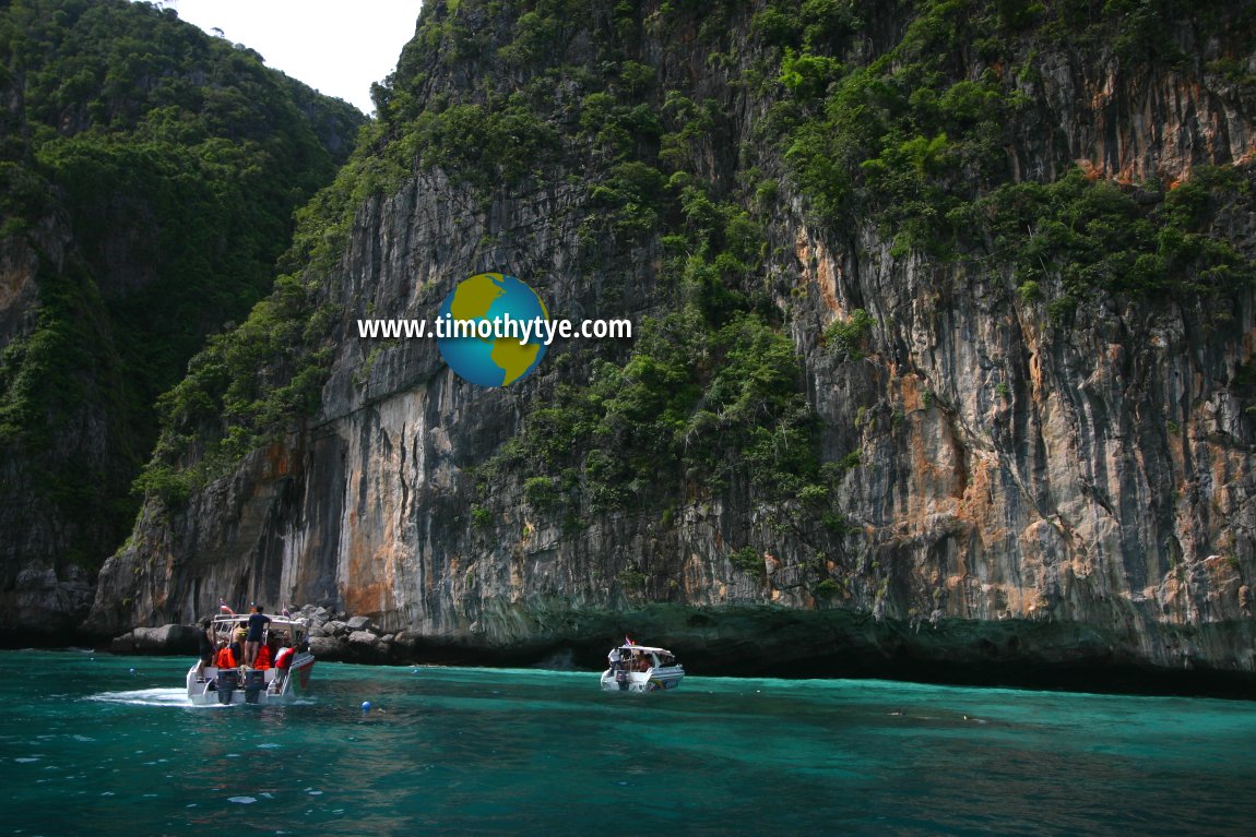 Loh Samah Bay, Phi Phi