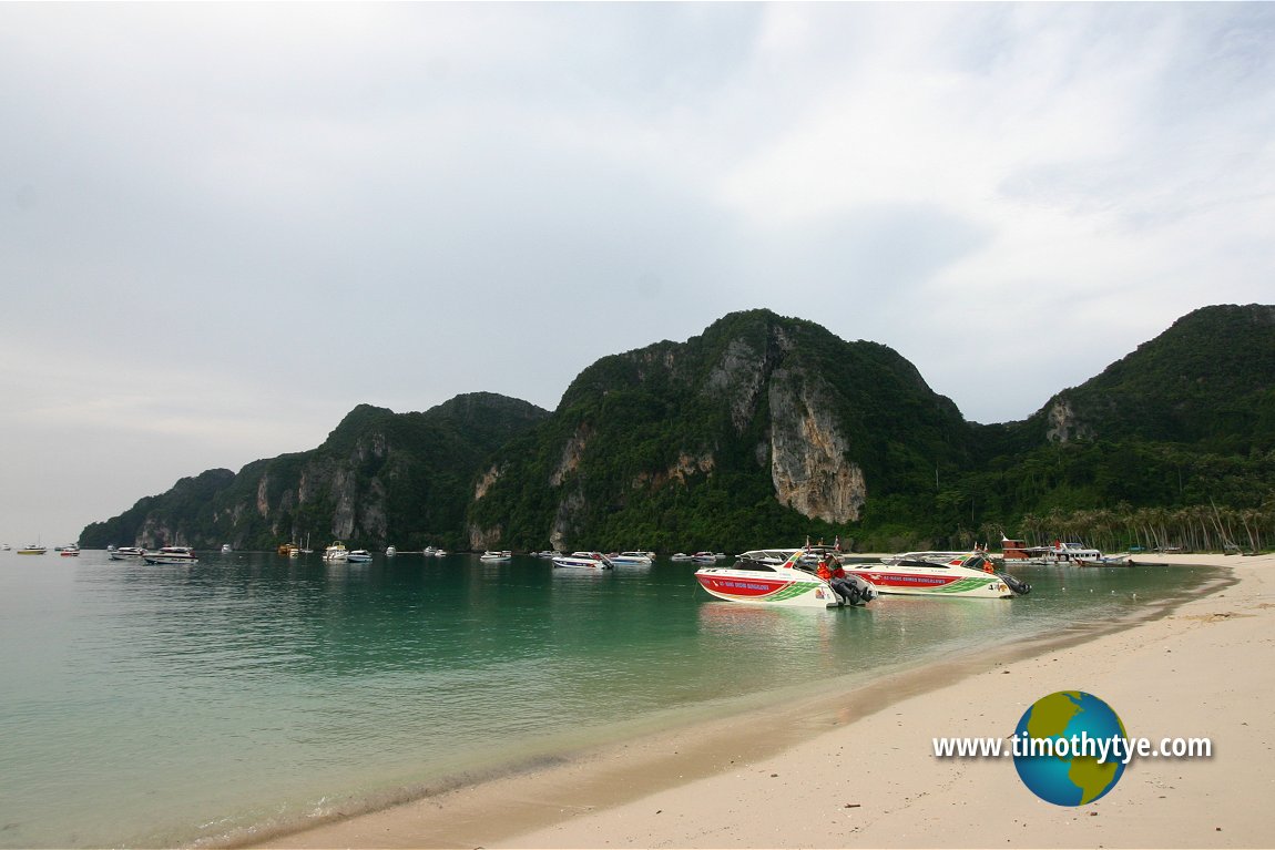 Tonsai Bay, Phi Phi