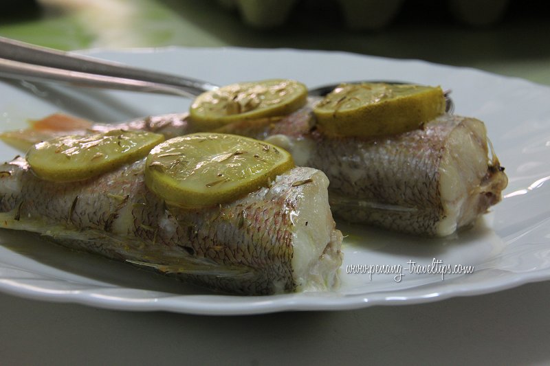 Baked fish with thyme