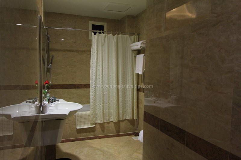 Bathroom at the Executive Suite, Cititel