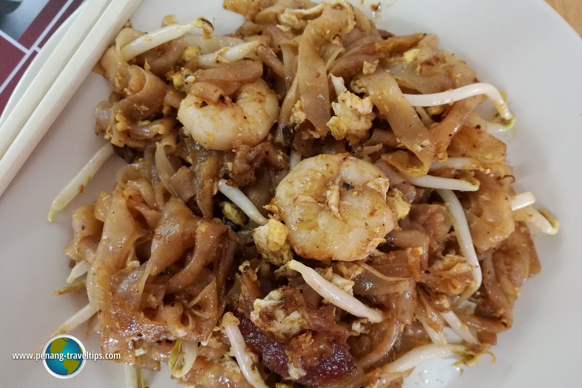 Char koay teow at Kedai Makanan BB