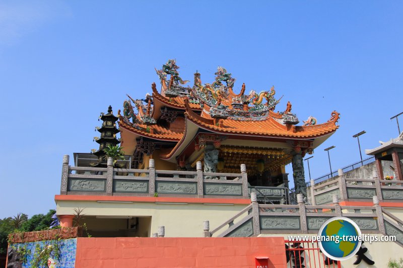 Tian Gong Tan Temple, as seen from the street