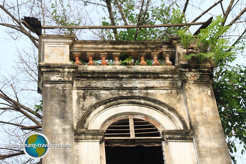 Church of the Sacred Heart of Jesus, Pagar Tras