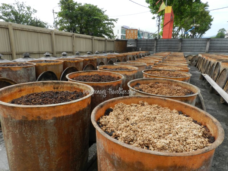 Fermenting soyabeans, Kwan Loong Sauce Factory