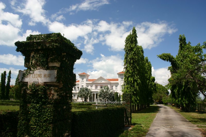 Homestead driveway