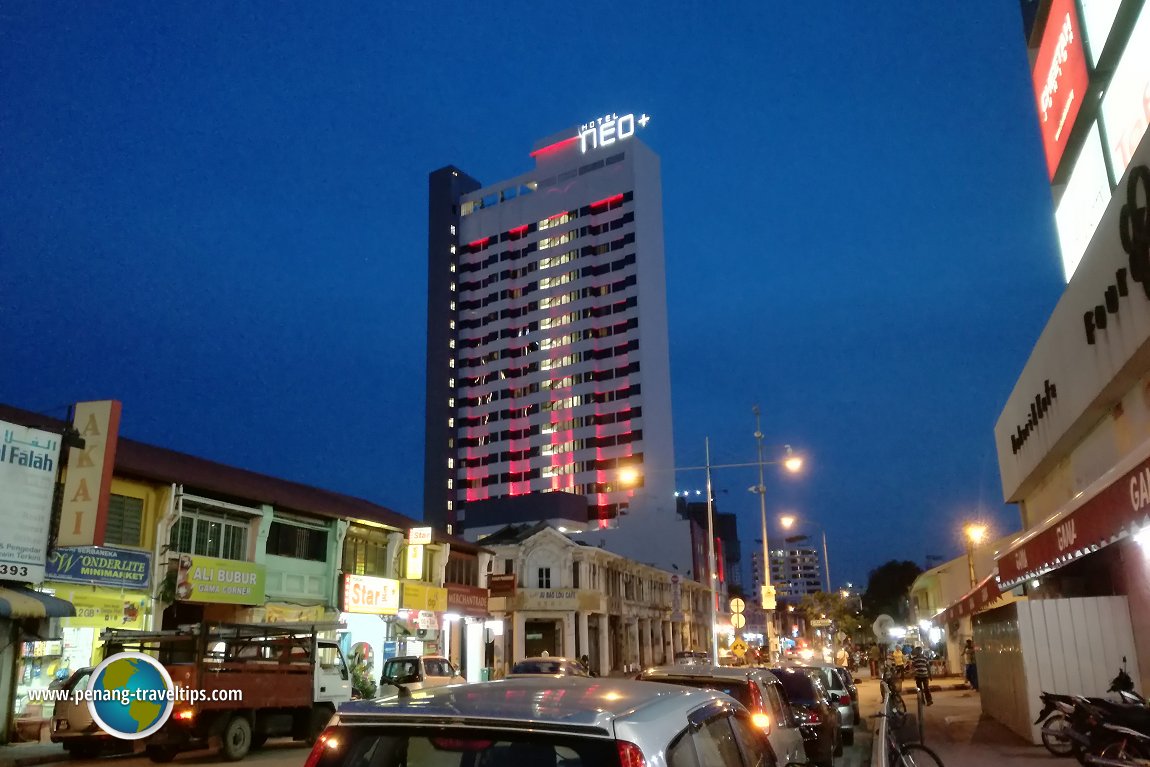 Hotel Neo+ at night