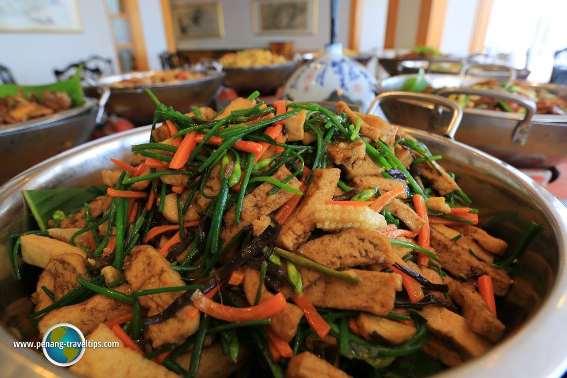 Stir-fried Beancurd with Chive Flower