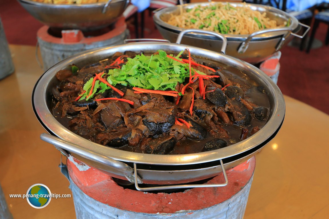 Chicken Feet with Black Mushrooms