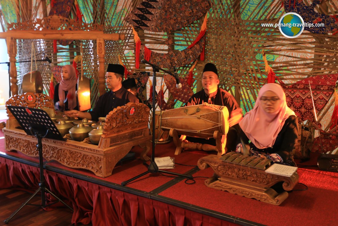 Iconic Hotel's Dapoq Pak Beh Ramadhan Buffet